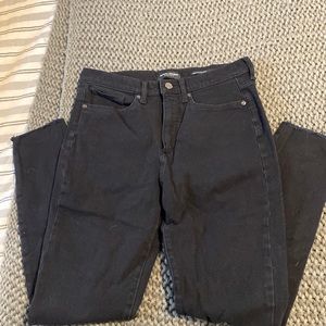 Banana Republic High-Rise Skinny Jeans size 30L. Raw hem at ankle